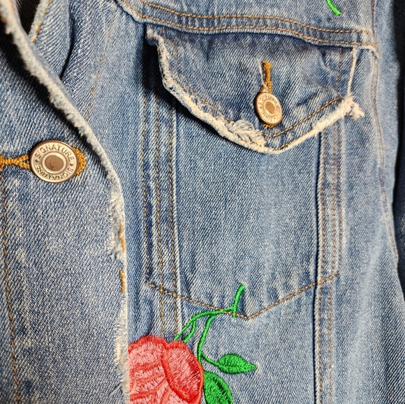 Signature 8 Rose Embroidered Distressed Denim Button Jacket Size M/L - Picture 3 of 16